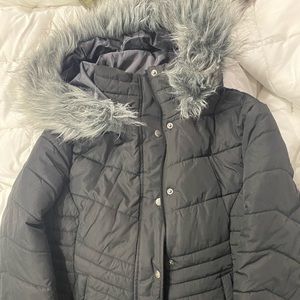 Large( fits like a medium)  black winter coat :)